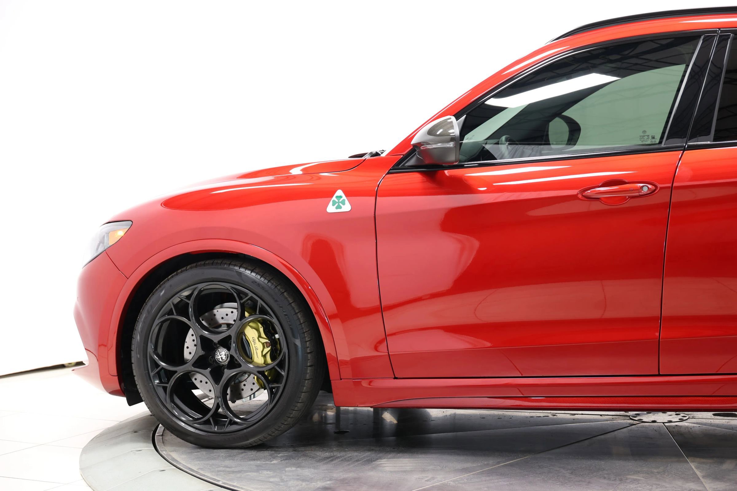 Used 2024 Alfa Romeo Stelvio Quadrifoglio image 8