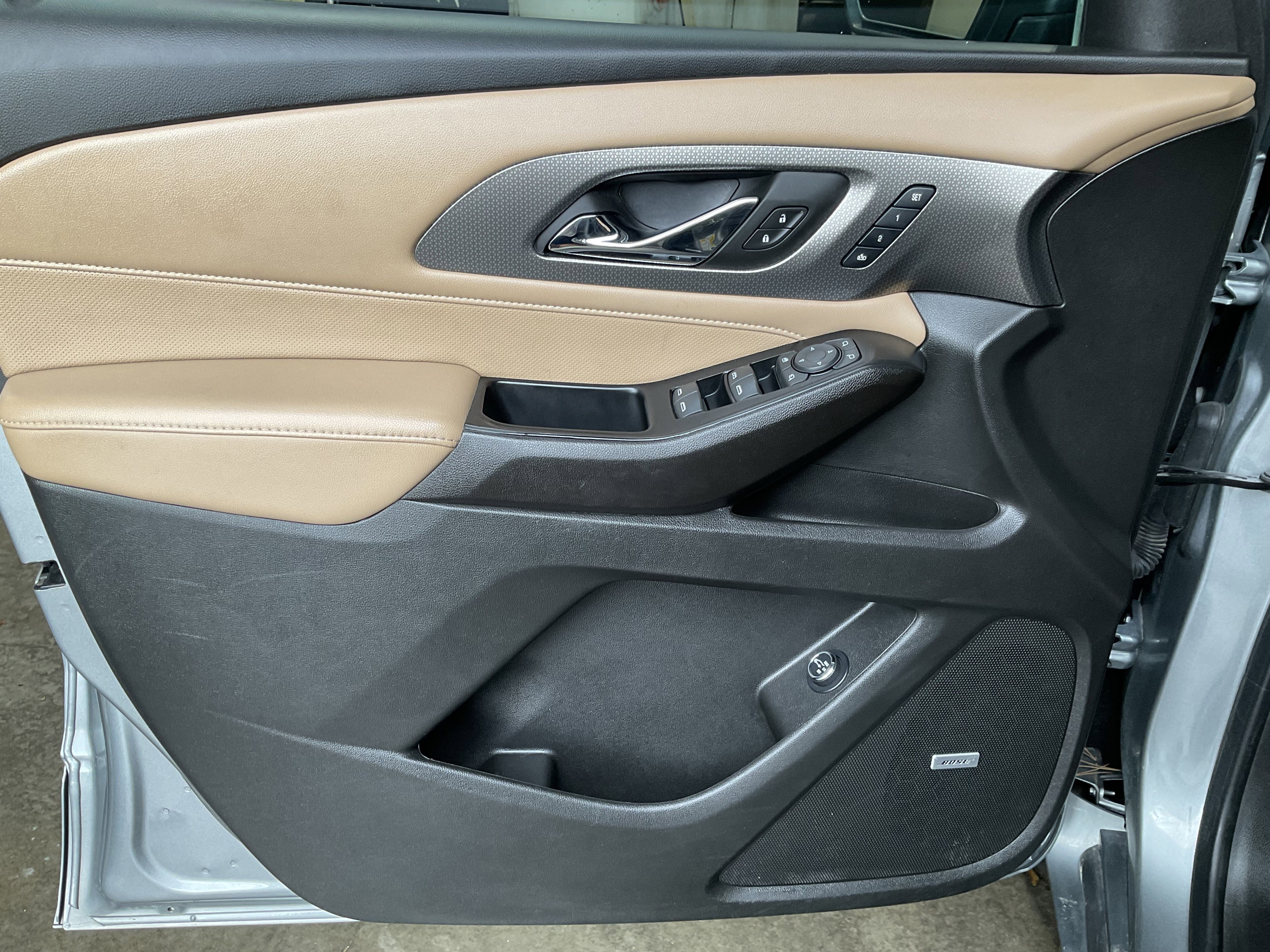 Used 2023 Chevrolet Traverse Premier image 31