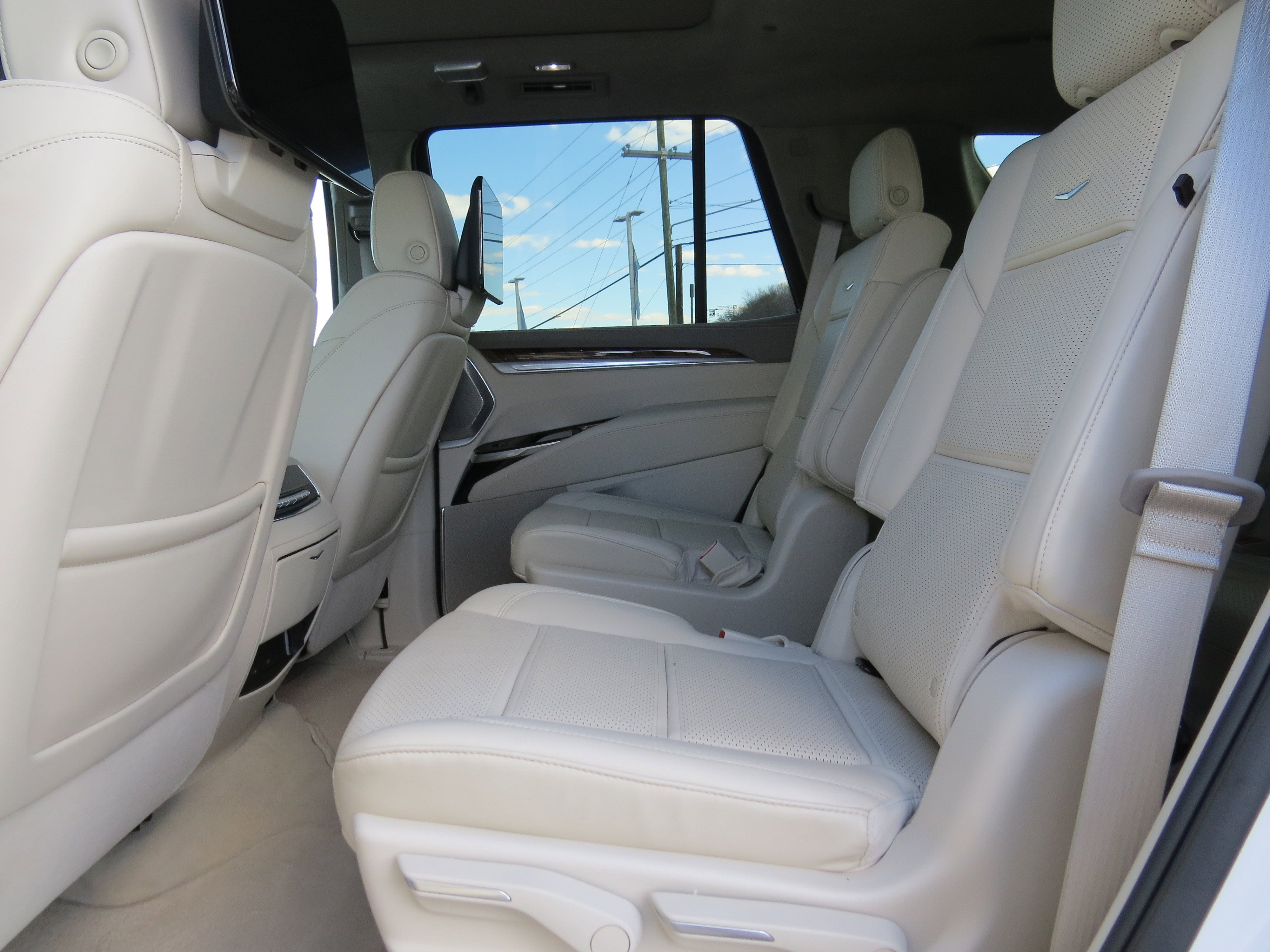 Certified 2025 Cadillac Escalade Premium Luxury Platinum image 16