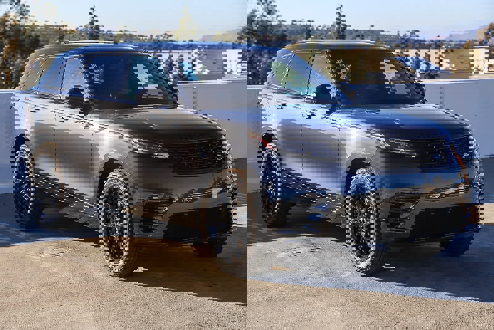 New 2026 Land Rover Range Rover Velar Dynamic SE image 3