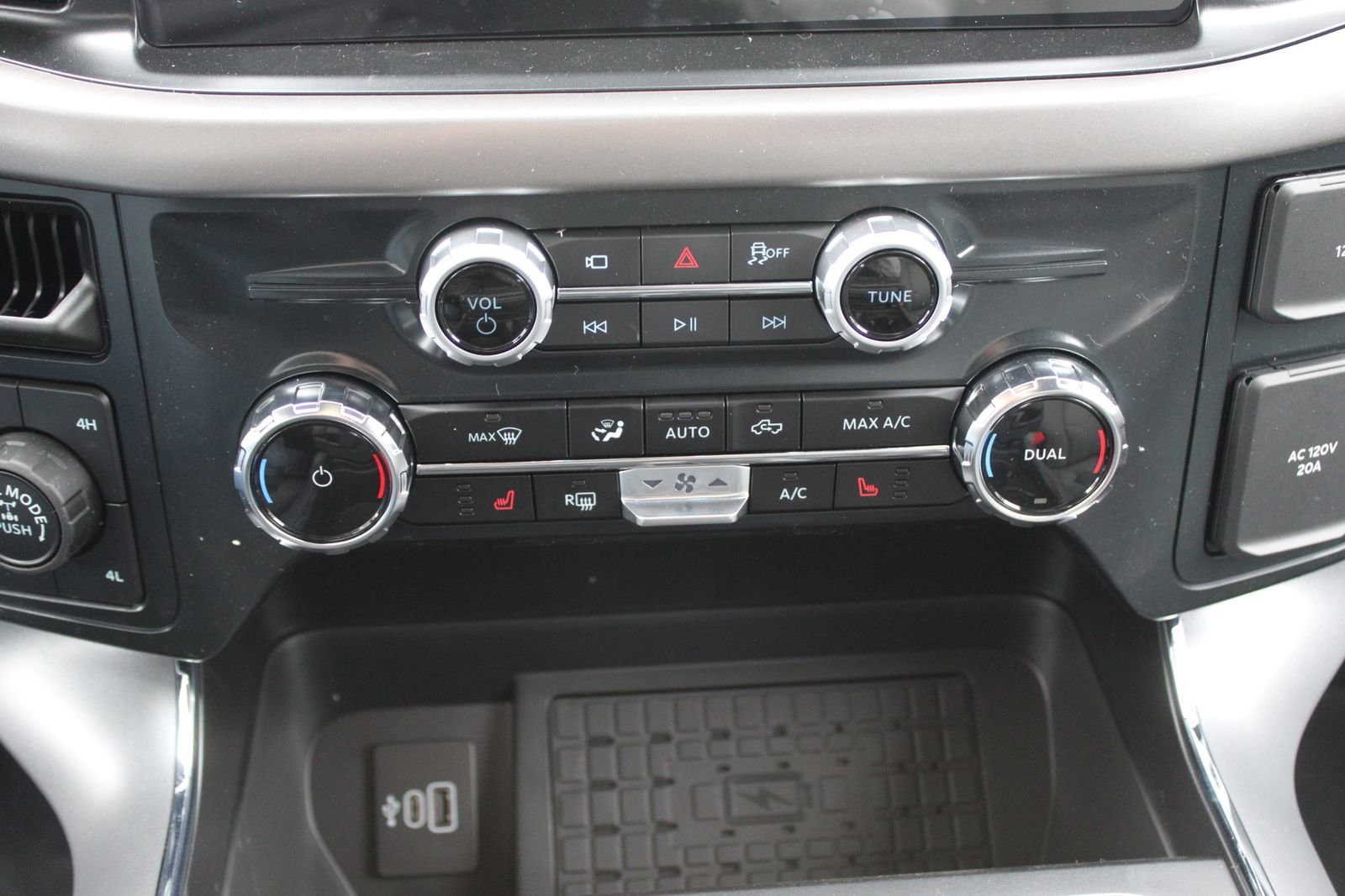 New 2025 Ford F150 XLT w/ Equipment Group 302A MID image 38