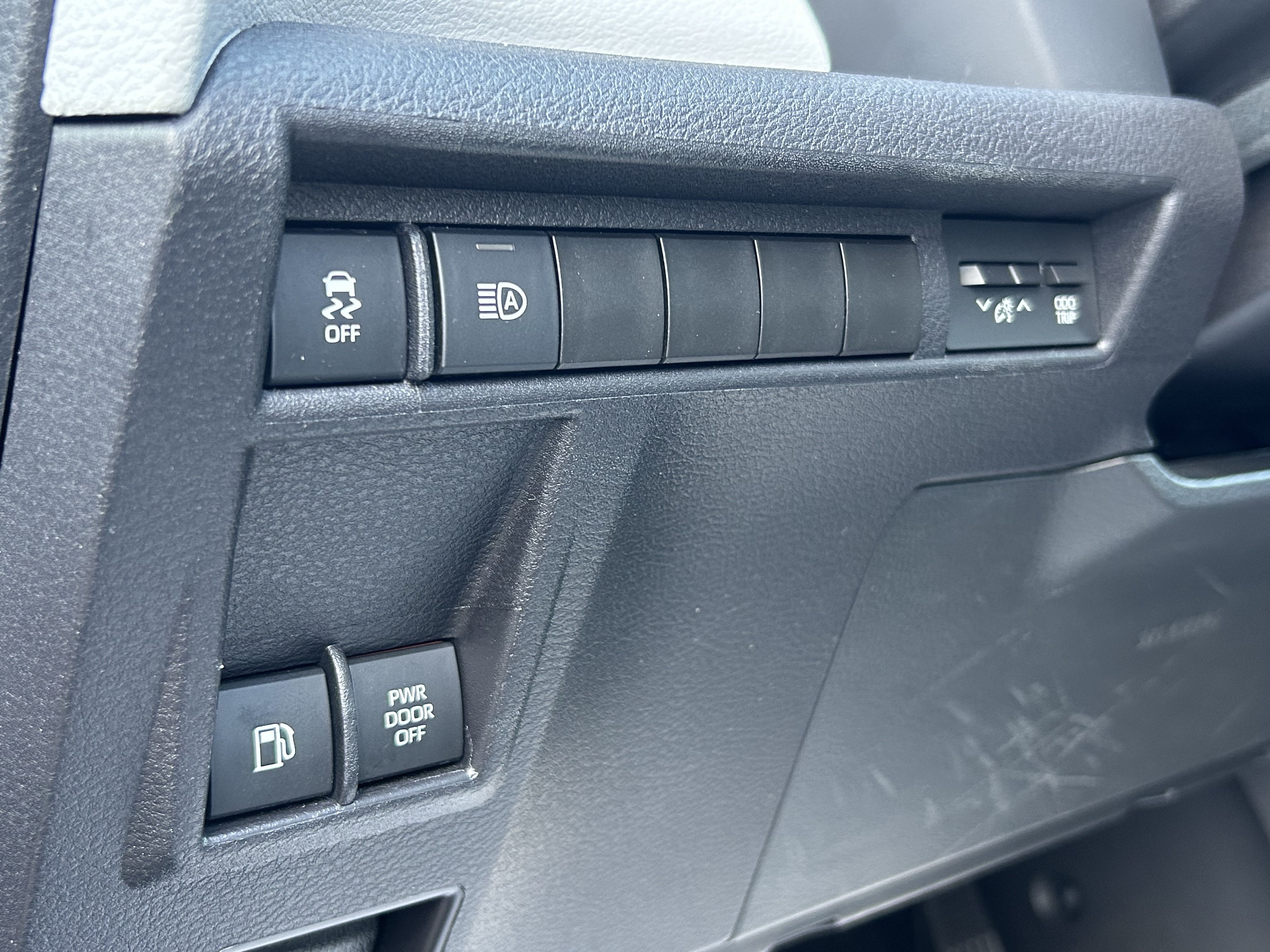 Certified 2025 Toyota Sienna XLE FWD image 16