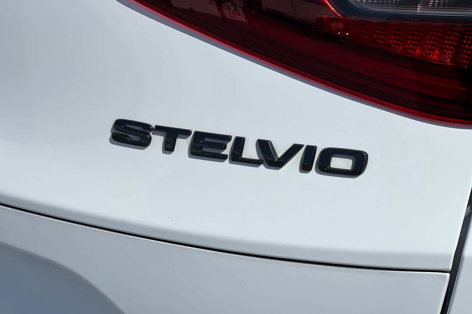 Used 2019 Alfa Romeo Stelvio w/ Nero Edizione RWD image 28