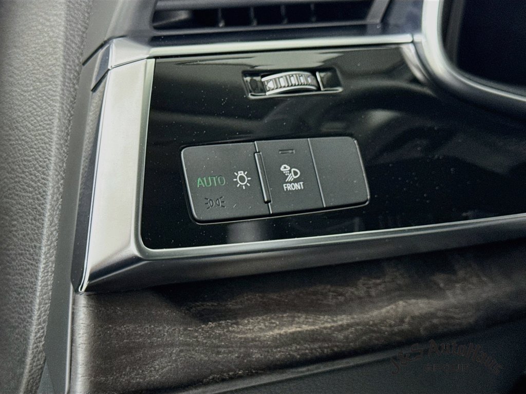 Used 2023 Audi Q8 Premium Plus w/ Premium Plus Package AWD/4WD image 10