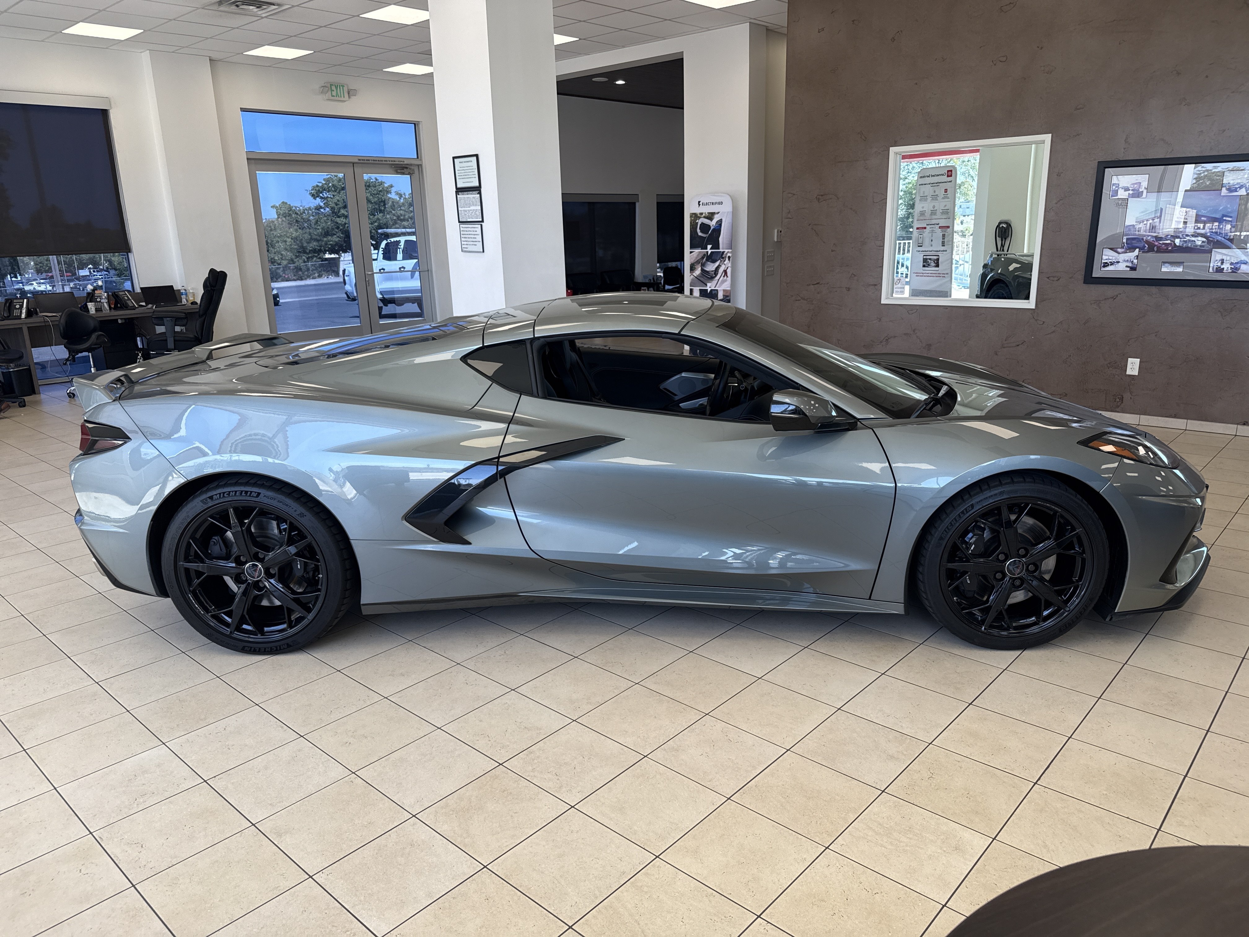 Used 2022 Chevrolet Corvette Stingray Premium Cpe w/ Z51 Performance Package RWD image 6