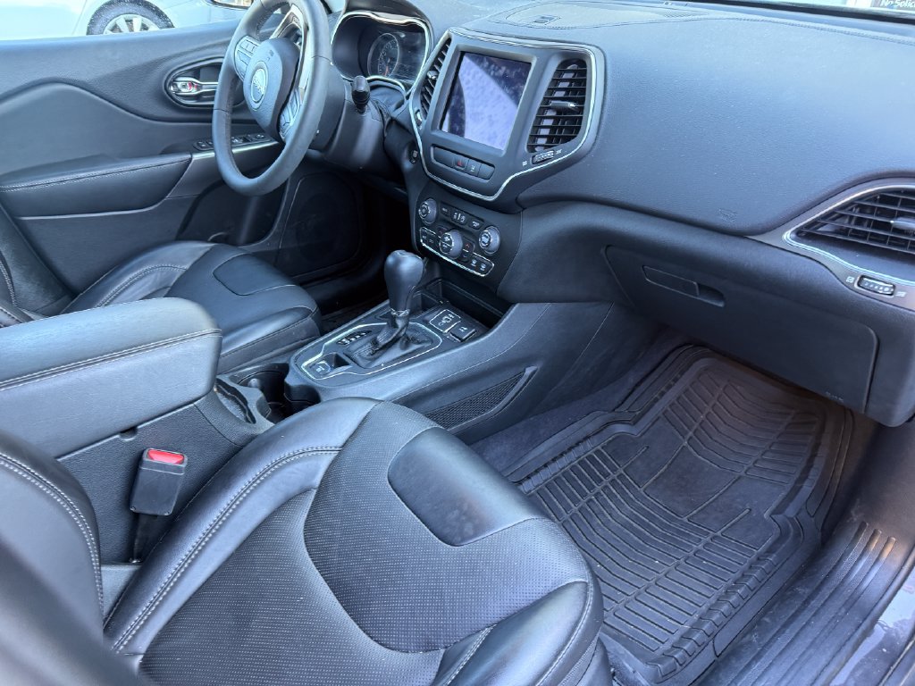 Used 2022 Jeep Cherokee Latitude Lux FWD image 3