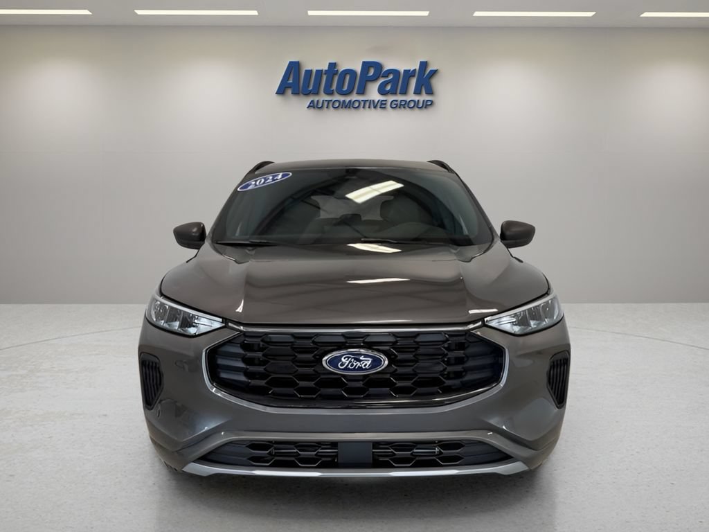 Used 2024 Ford Escape ST-Line w/ Tech Pack #1 AWD/4WD image 2