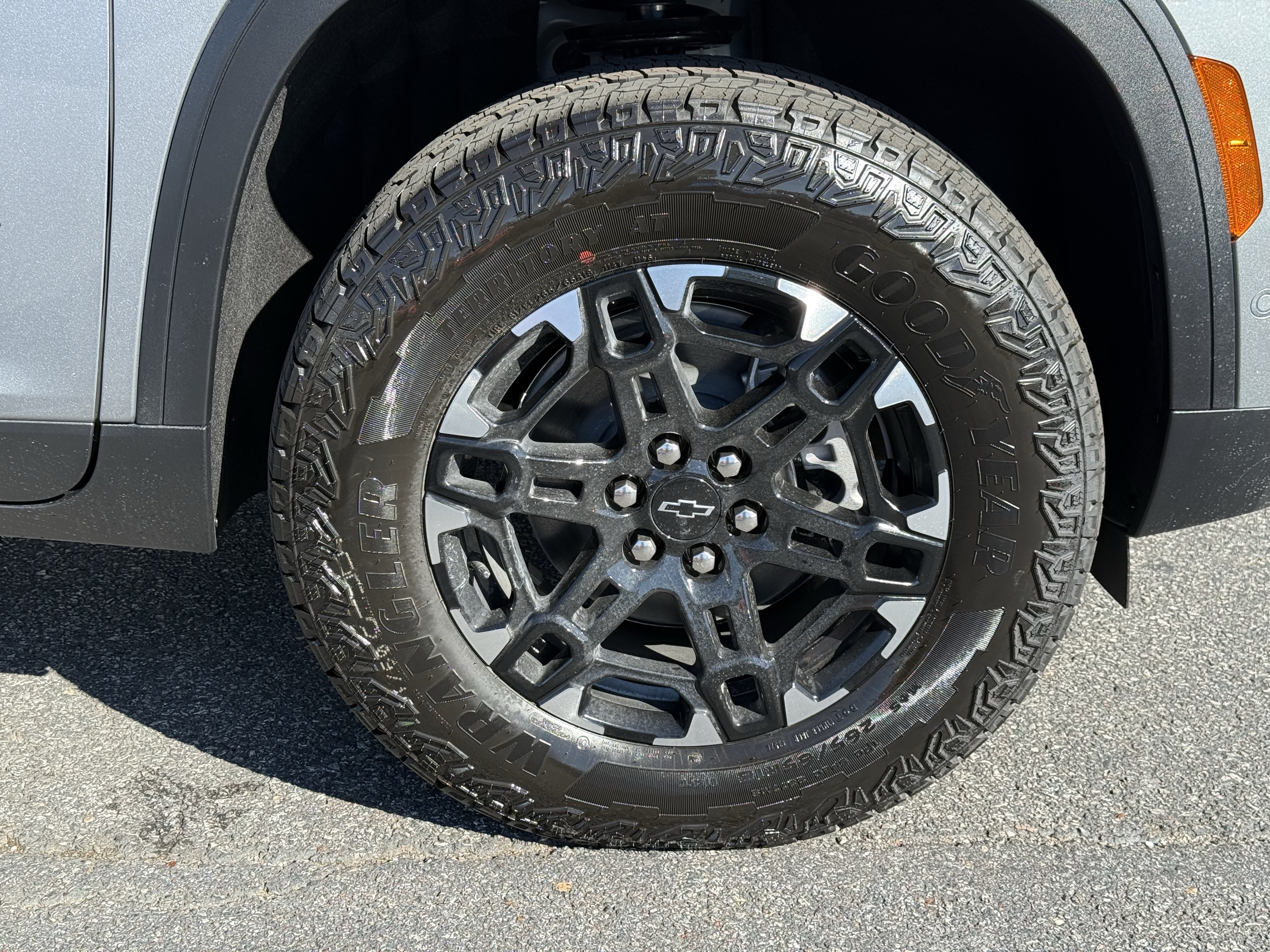 New 2027 Chevrolet Traverse Z71 w/ Enhanced Driving Package AWD/4WD image 13