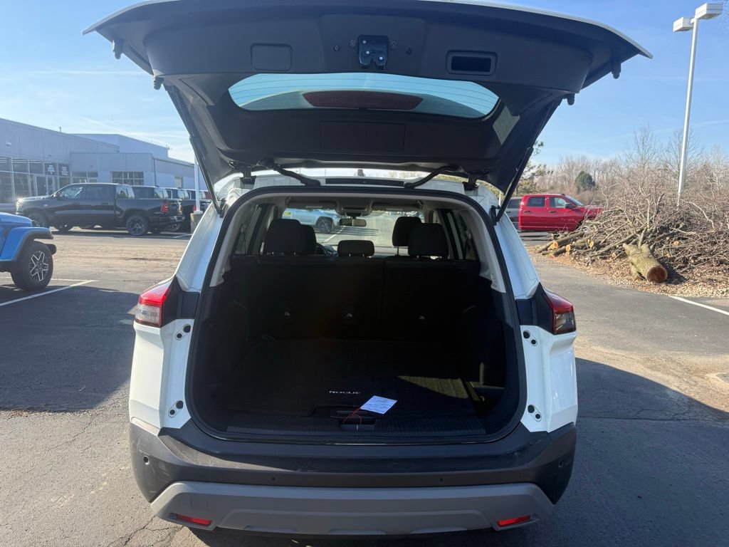 Used 2023 Nissan Rogue S AWD/4WD image 34