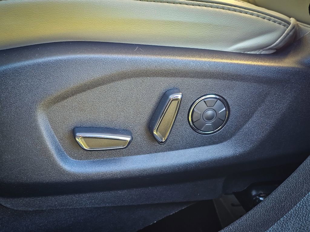 Used 2017 Ford Explorer Platinum image 19