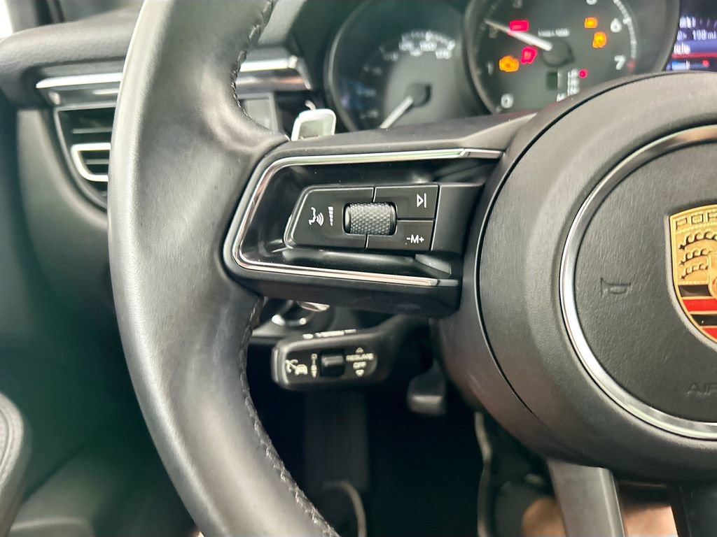 Certified 2024 Porsche Macan AWD/4WD image 13