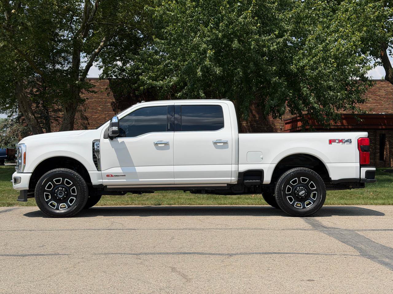 Used 2023 Ford F350 Platinum w/ FX4 Off-Road Package AWD/4WD image 3