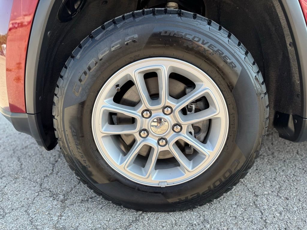 Used 2020 Jeep Grand Cherokee Laredo image 29