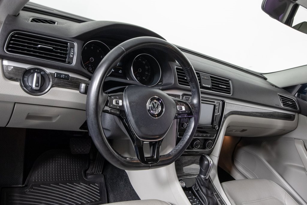 Used 2018 Volkswagen Passat 2.0T SE image 17