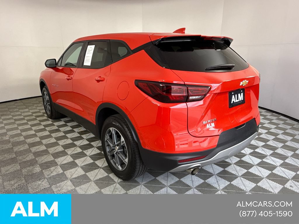 Used 2025 Chevrolet Blazer LT FWD image 9