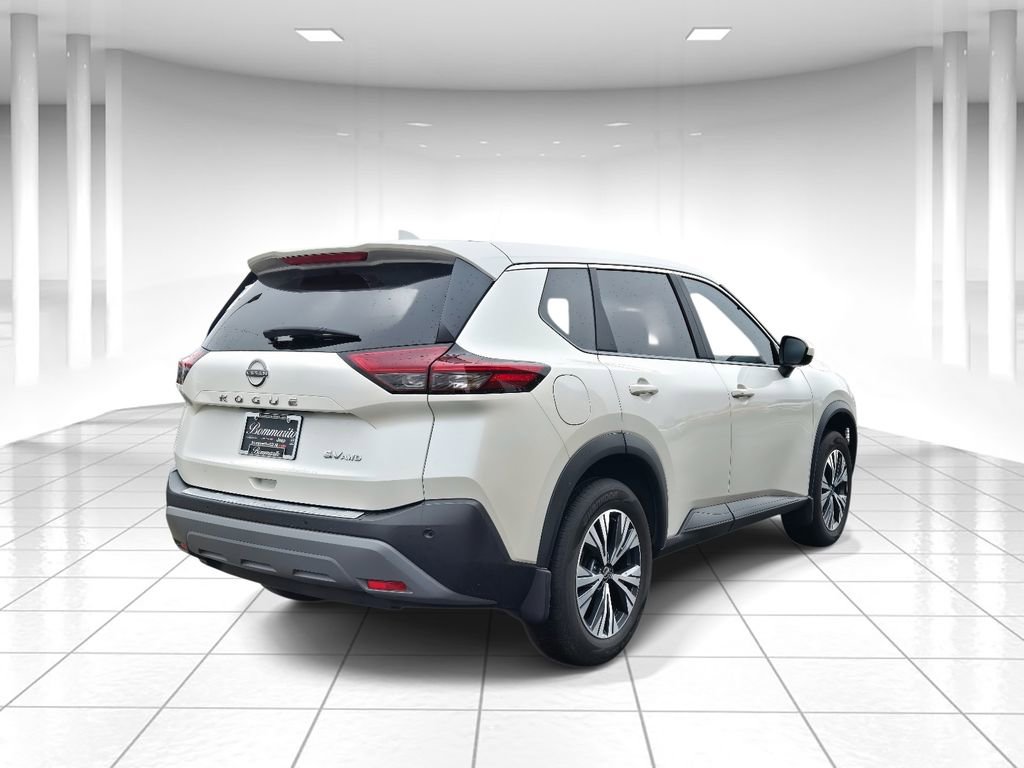Used 2023 Nissan Rogue SV image 3