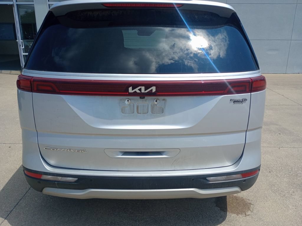 Used 2022 Kia Carnival LX FWD image 6