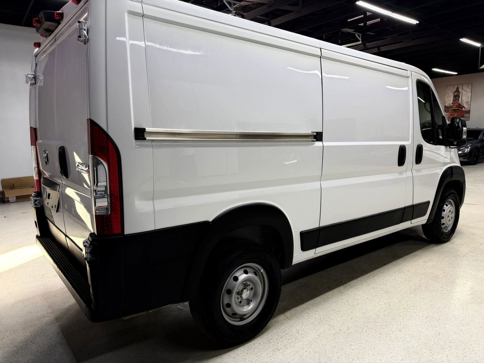 Used 2023 RAM ProMaster 2500 FWD image 12
