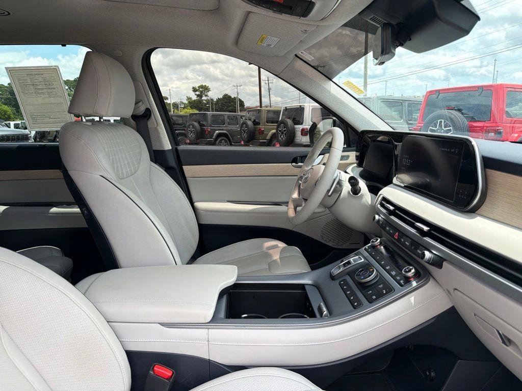Used 2024 Hyundai Palisade Limited AWD/4WD image 27