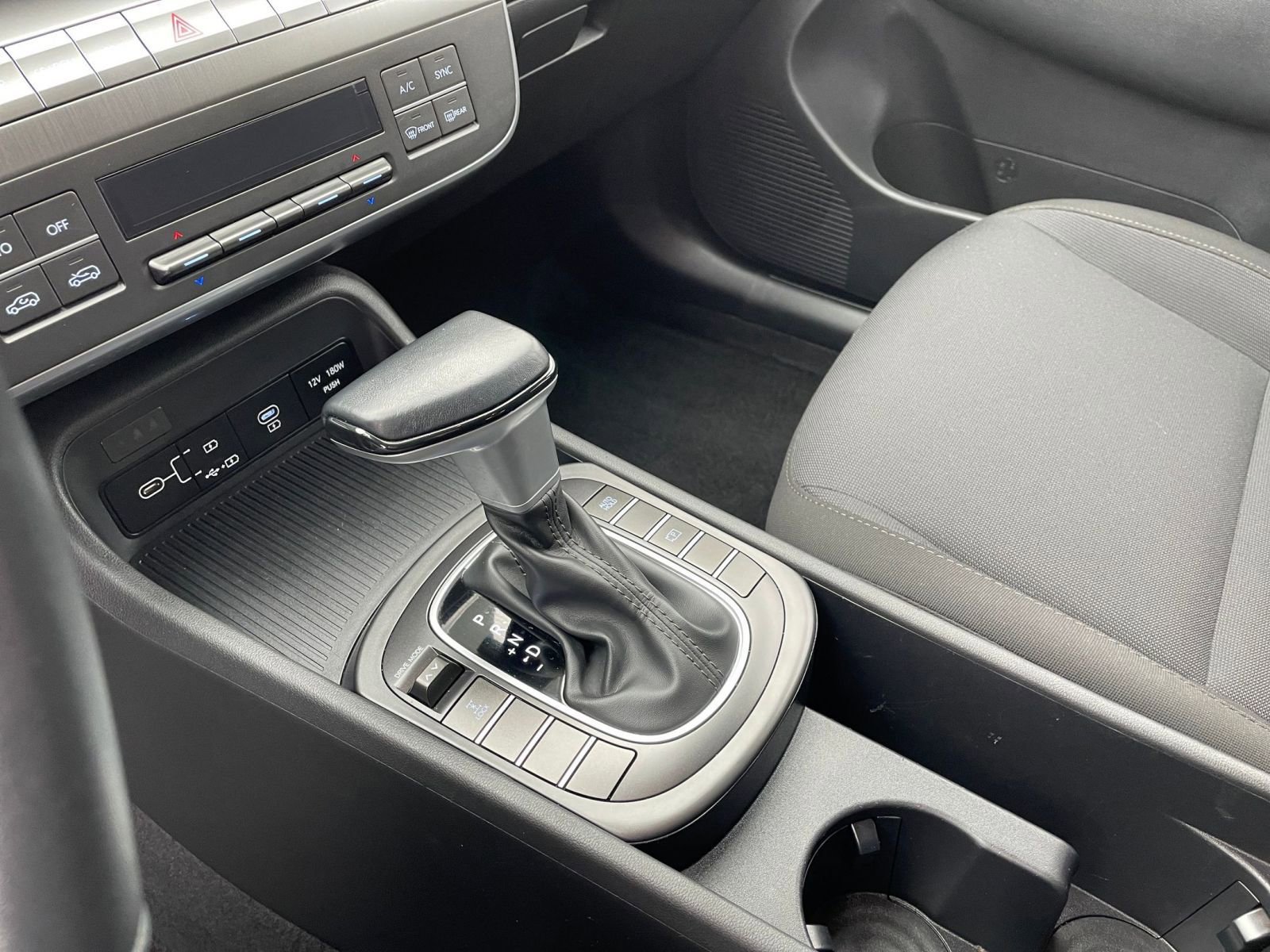 Used 2025 Hyundai Kona SEL image 35