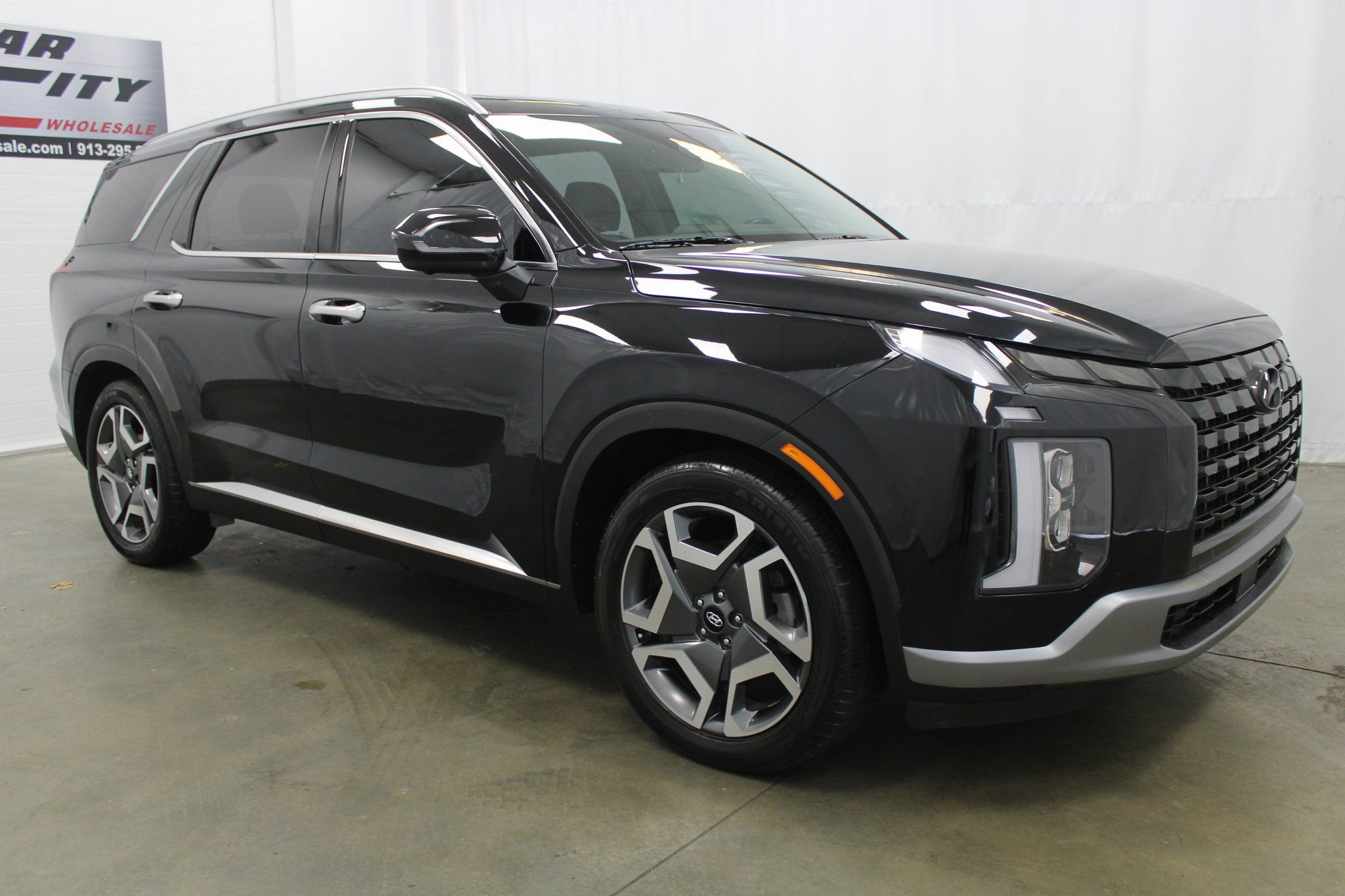 Used 2023 Hyundai Palisade Limited w/ Cargo Package image 4