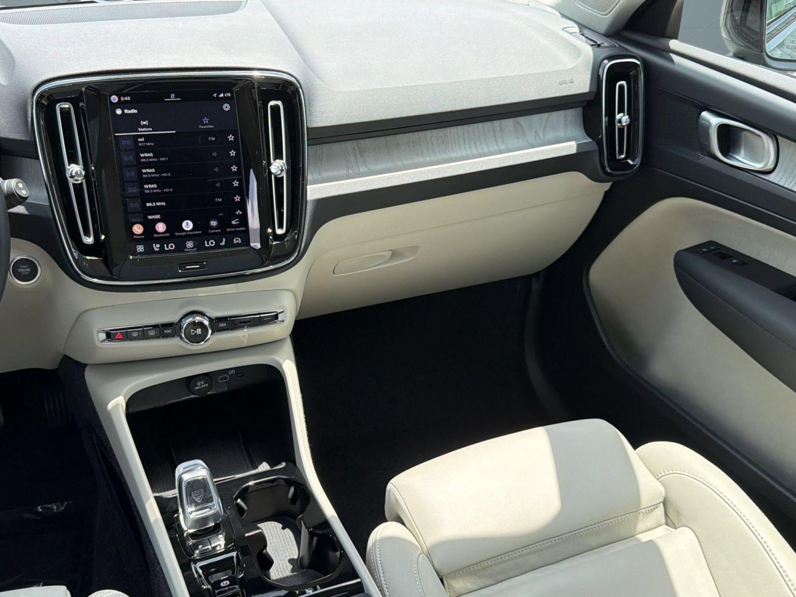 Certified 2026 Volvo XC40 B5 Plus AWD/4WD image 27