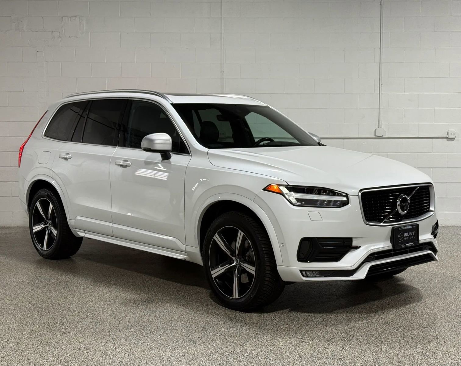 Used 2017 Volvo XC90 T6 R-Design w/ Vision Package AWD/4WD image 4