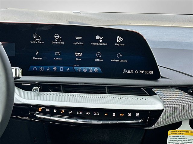 Used 2025 Cadillac Optiq Sport 2 w/ LPO, ONYX Package image 3