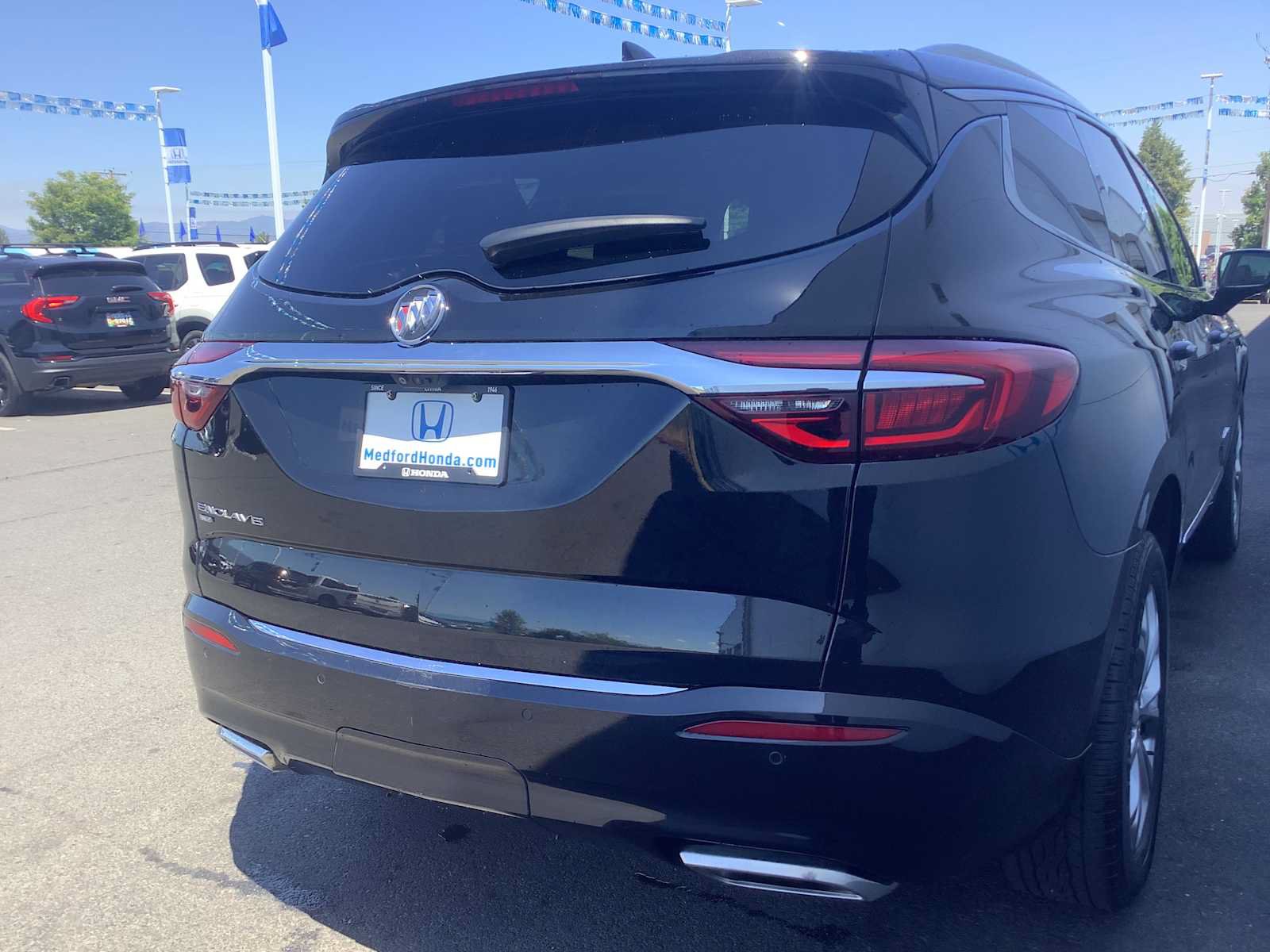 Used 2021 Buick Enclave Avenir w/ Avenir Technology Package AWD/4WD image 5