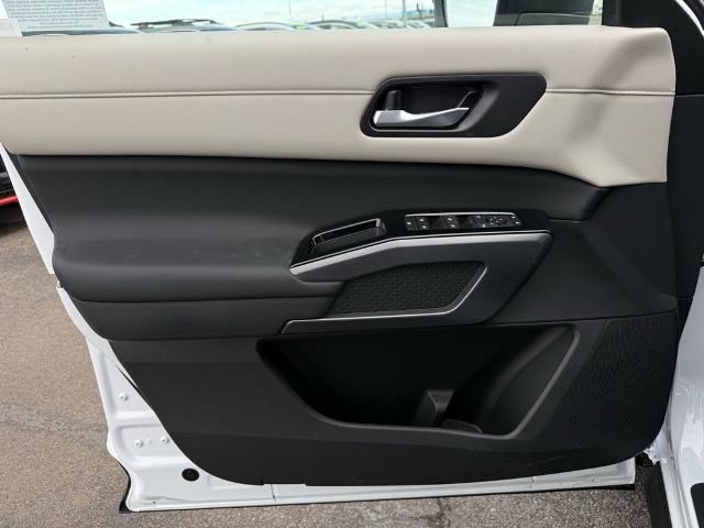 New 2026 Nissan Pathfinder SL image 18