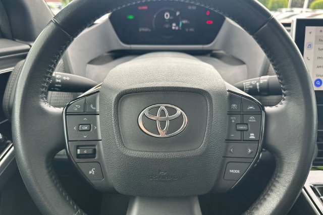Used 2023 Toyota bZ4X FWD image 28