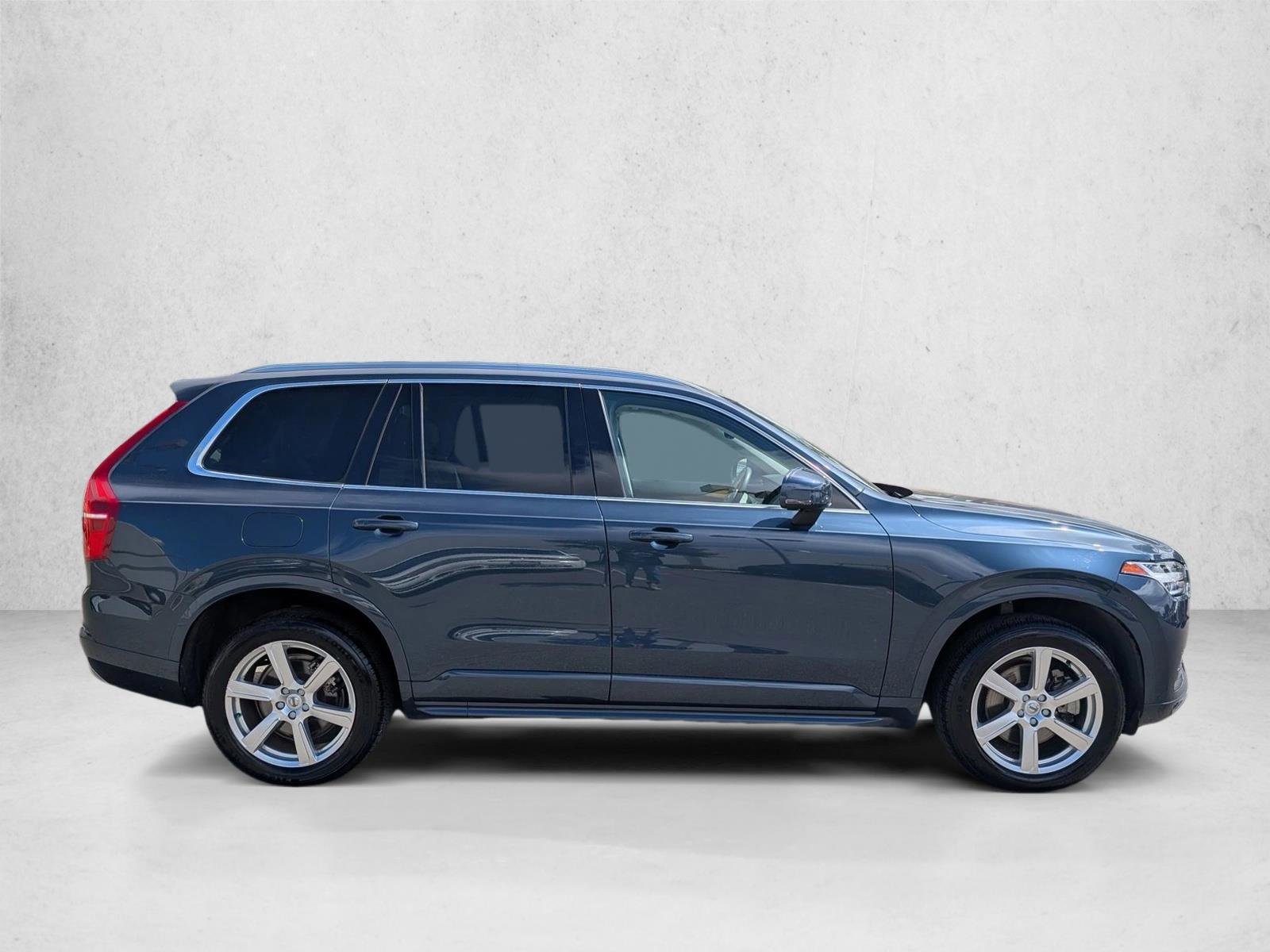 Used 2022 Volvo XC90 T5 Momentum AWD/4WD image 4