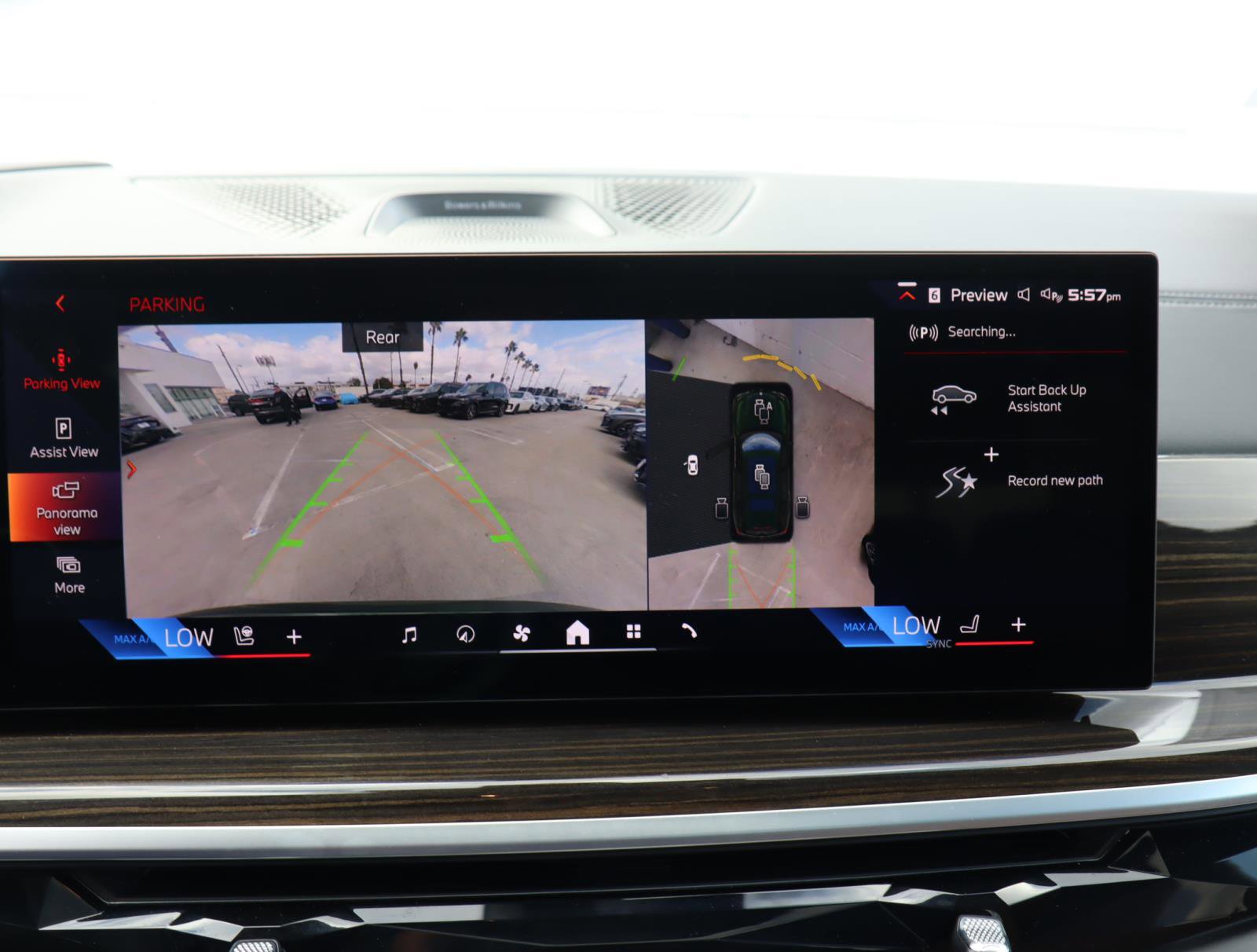 Used 2024 BMW X7 M60i w/ Executive Package image 30