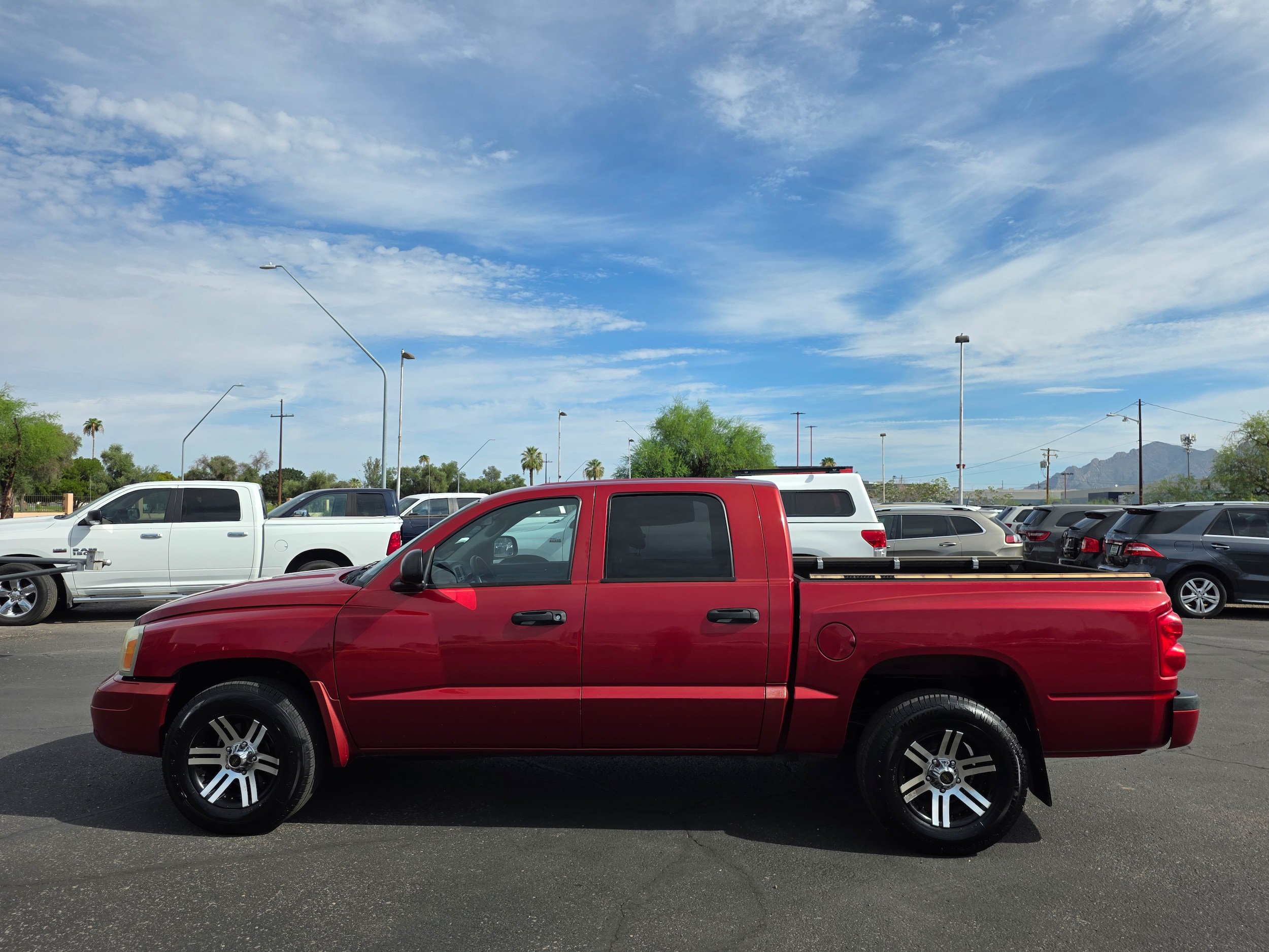 Used 2007 Dodge Dakota SLT w/ Trailer Tow Group RWD image 2