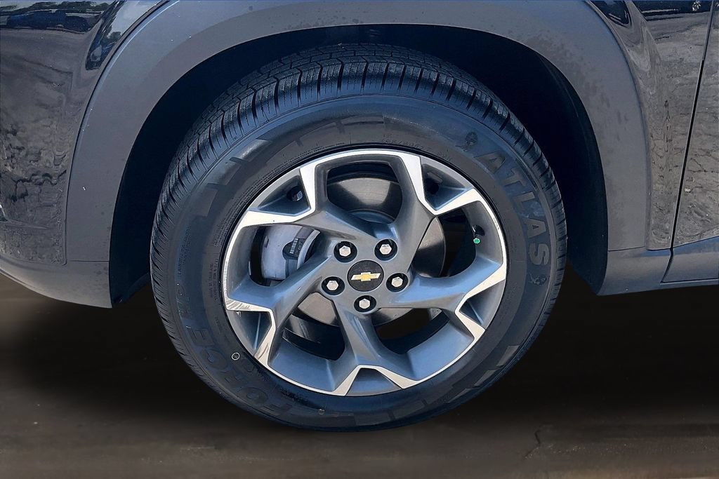 Used 2024 Chevrolet Trax LT w/ Driver Confidence Package FWD image 33