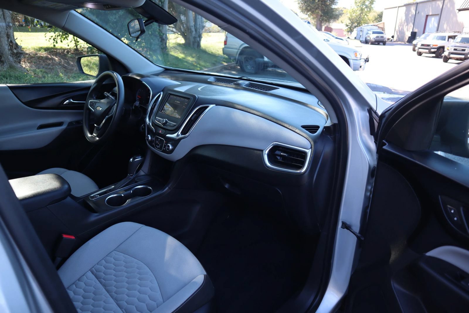 Used 2019 Chevrolet Equinox LS FWD image 15