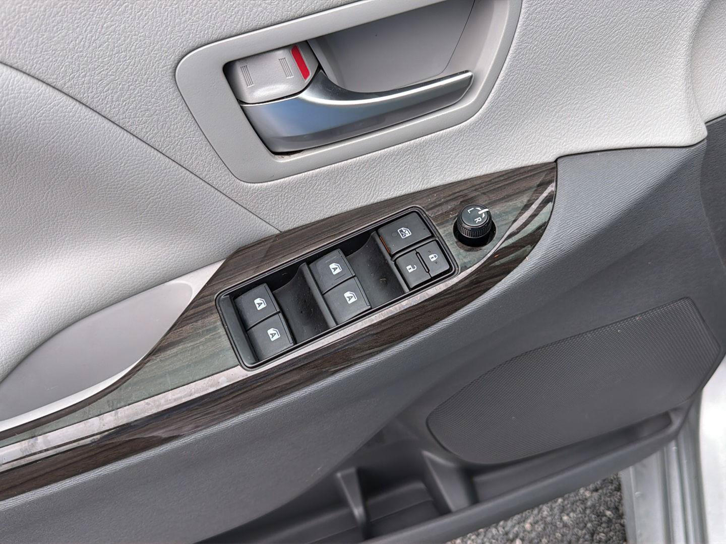Used 2019 Toyota Sienna XLE Premium FWD image 30