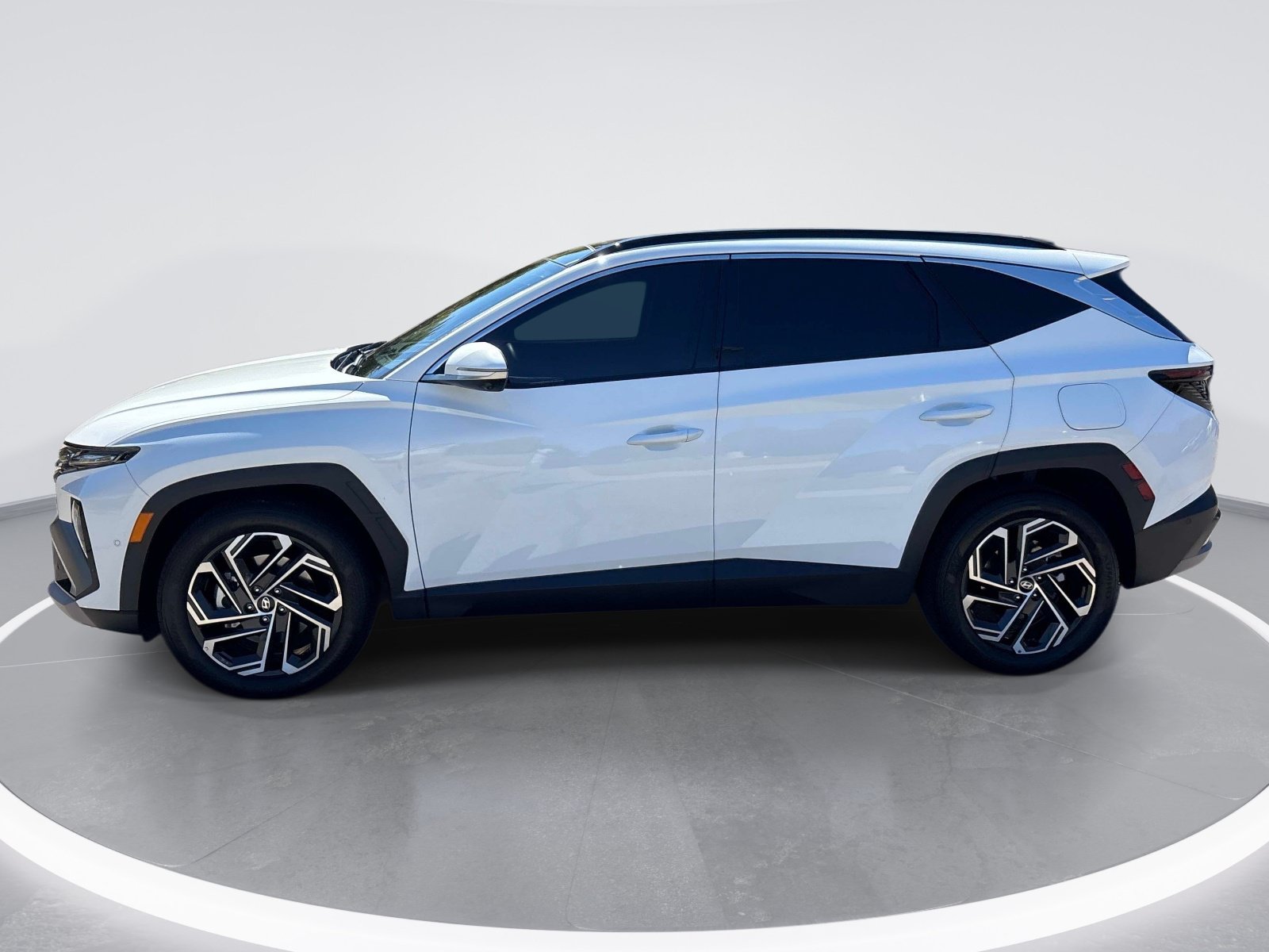 Used 2025 Hyundai Tucson Limited FWD image 5