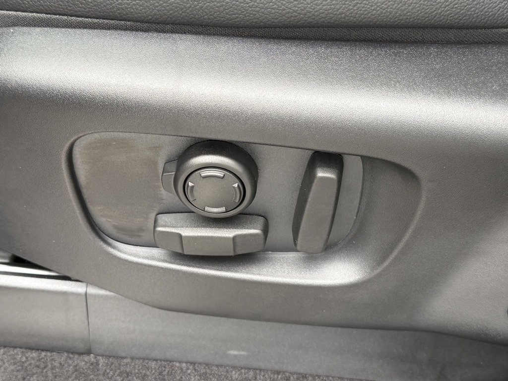 New 2025 Land Rover Discovery Dynamic SE image 11