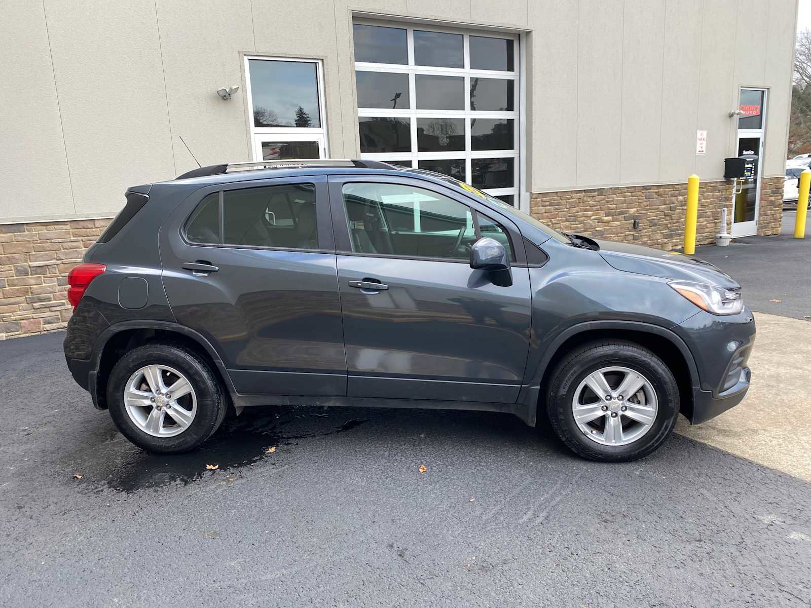 Used 2021 Chevrolet Trax LT w/ Driver Confidence Package AWD/4WD image 15