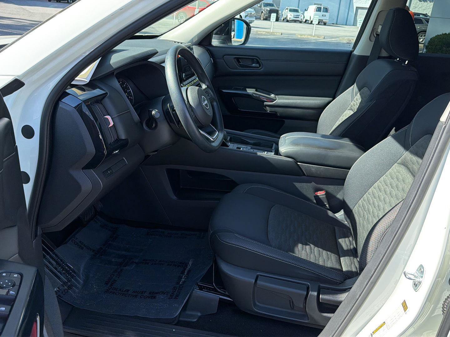 Used 2024 Nissan Pathfinder S FWD image 10