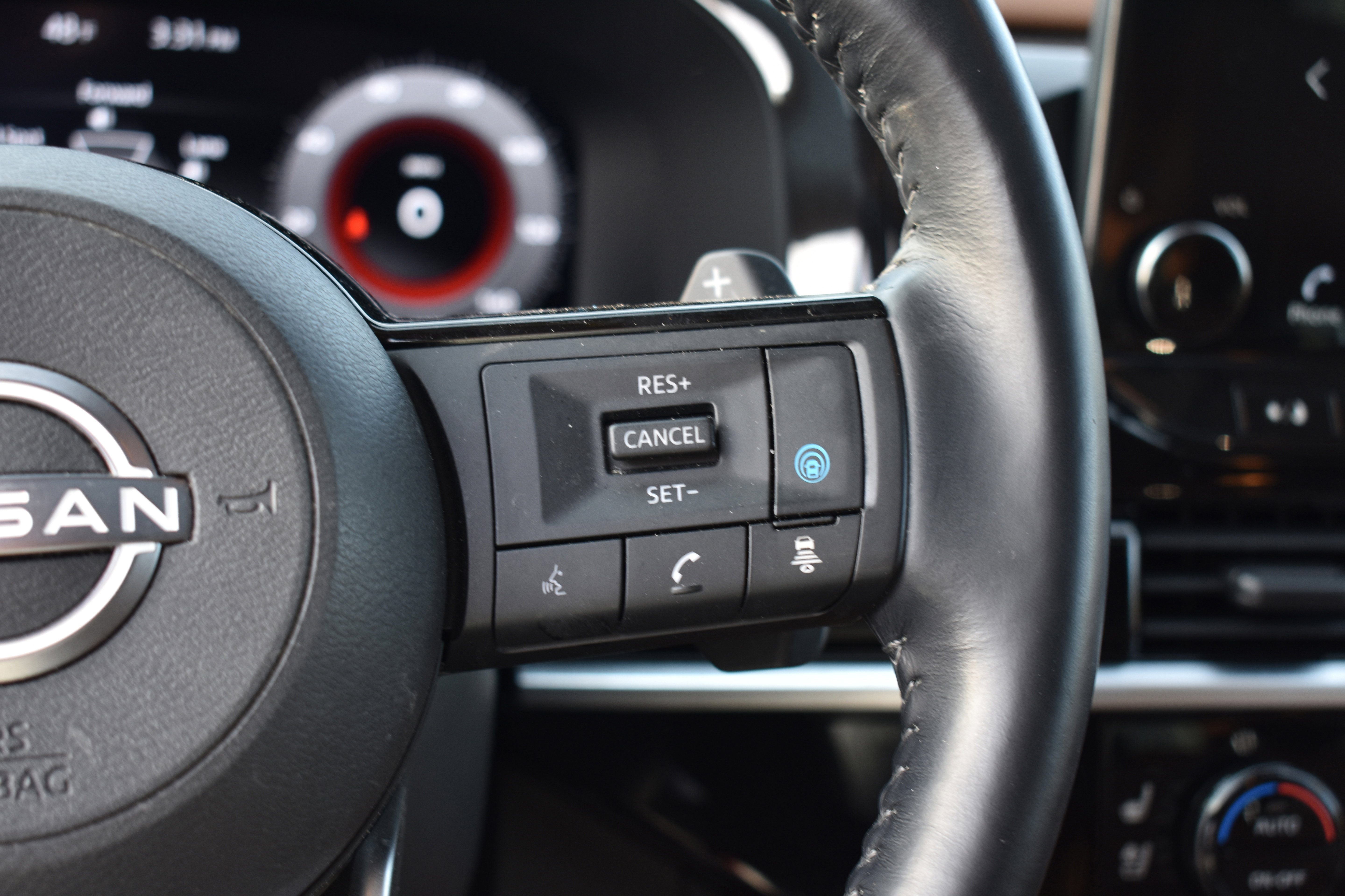 Used 2022 Nissan Pathfinder Platinum w/ Cargo Package image 17