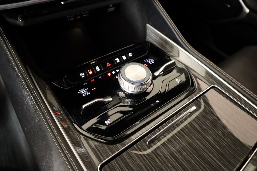 Used 2022 Jeep Wagoneer Series III w/ Flexible Seating Group image 9