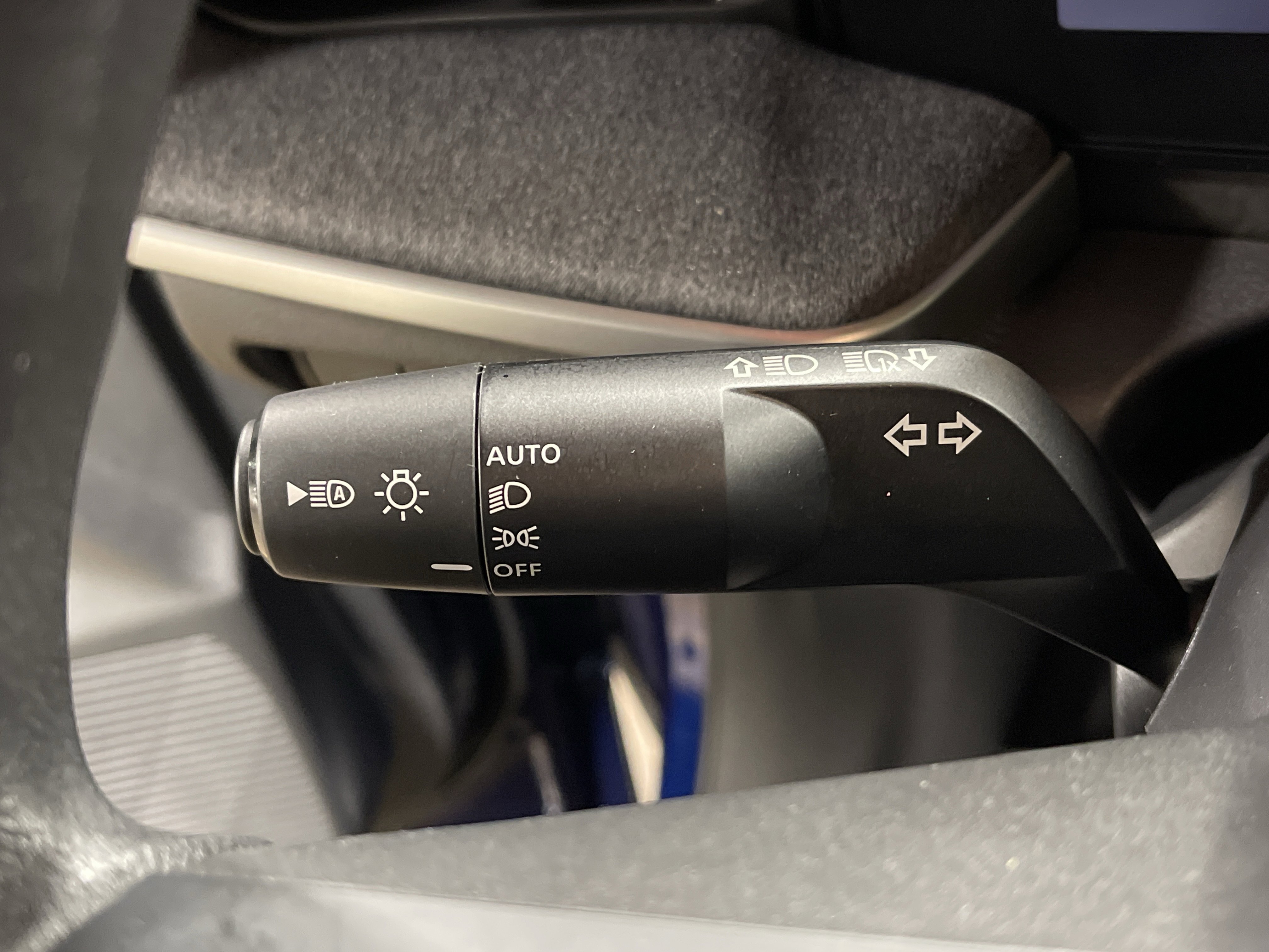 Used 2025 Nissan Kicks SV image 20