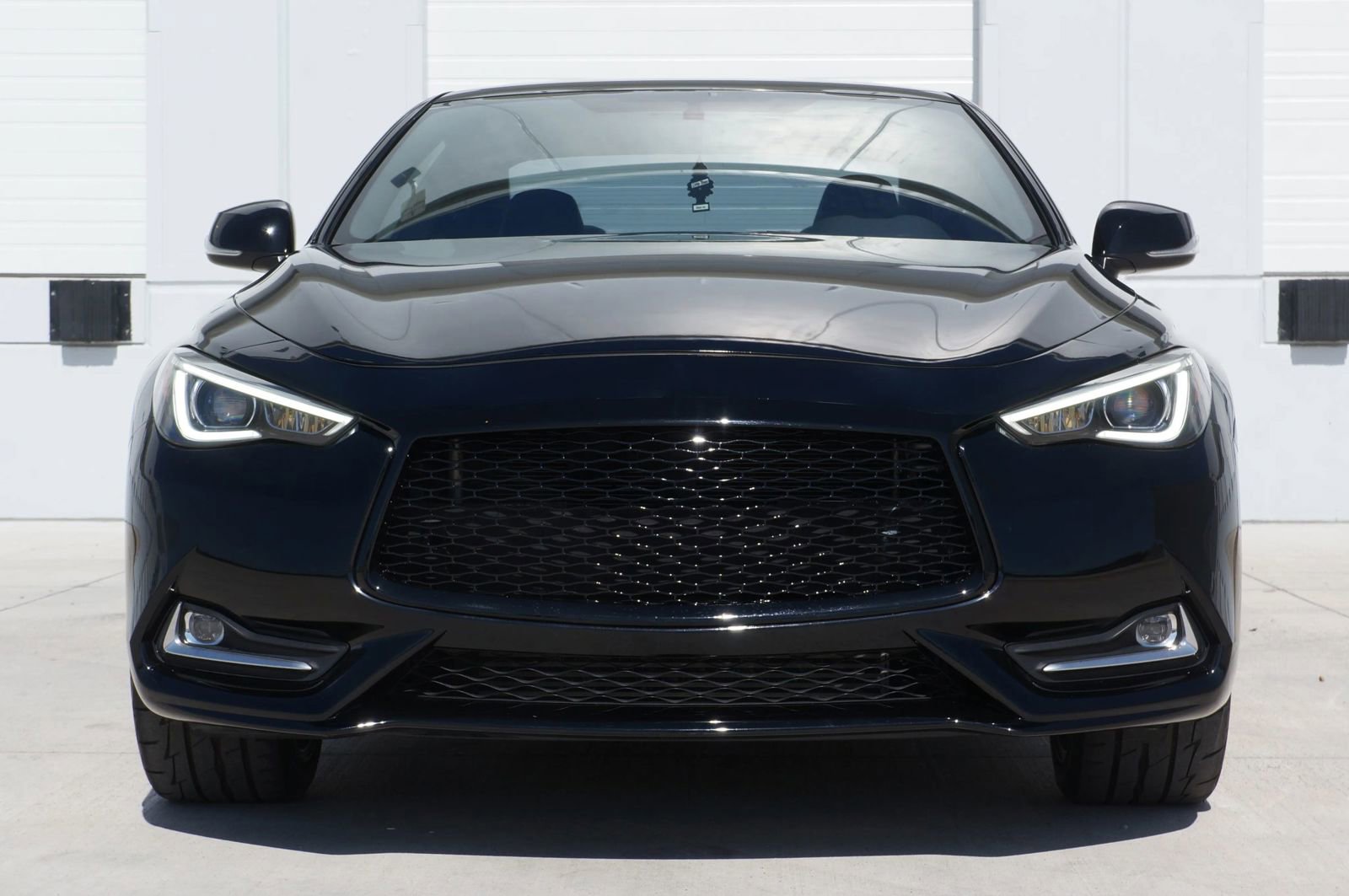 Used 2018 INFINITI Q60 2.0t w/ Cargo Package RWD image 3