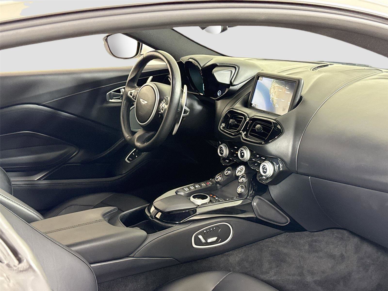 Used 2022 Aston Martin V8 Vantage Coupe RWD image 28