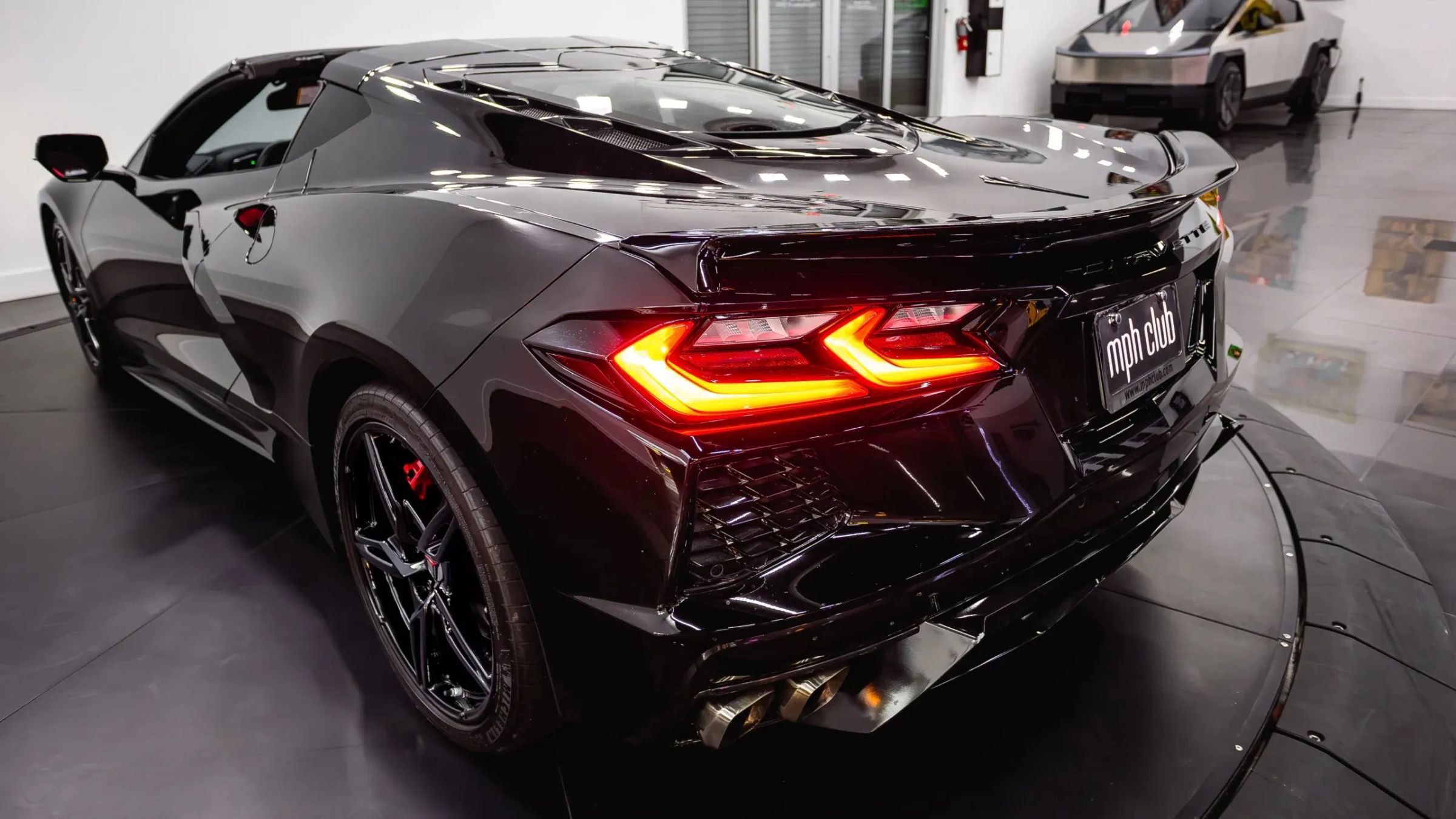 Used 2023 Chevrolet Corvette Stingray Coupe w/ 1LT image 24