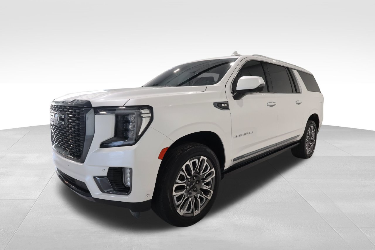 Used 2023 GMC Yukon XL Denali Ultimate AWD/4WD image 8