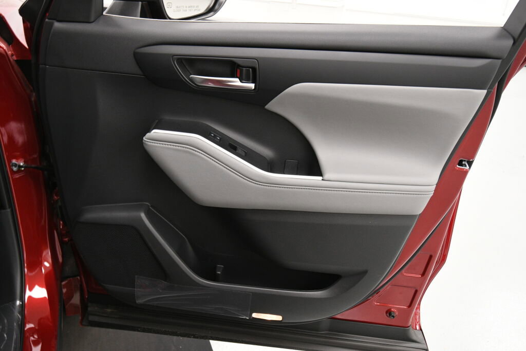 New 2023 Toyota Highlander XLE image 24