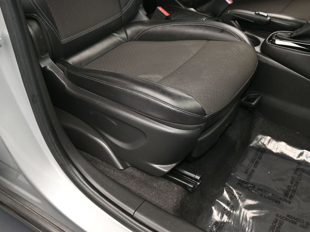 Used 2020 Buick Encore Preferred image 41